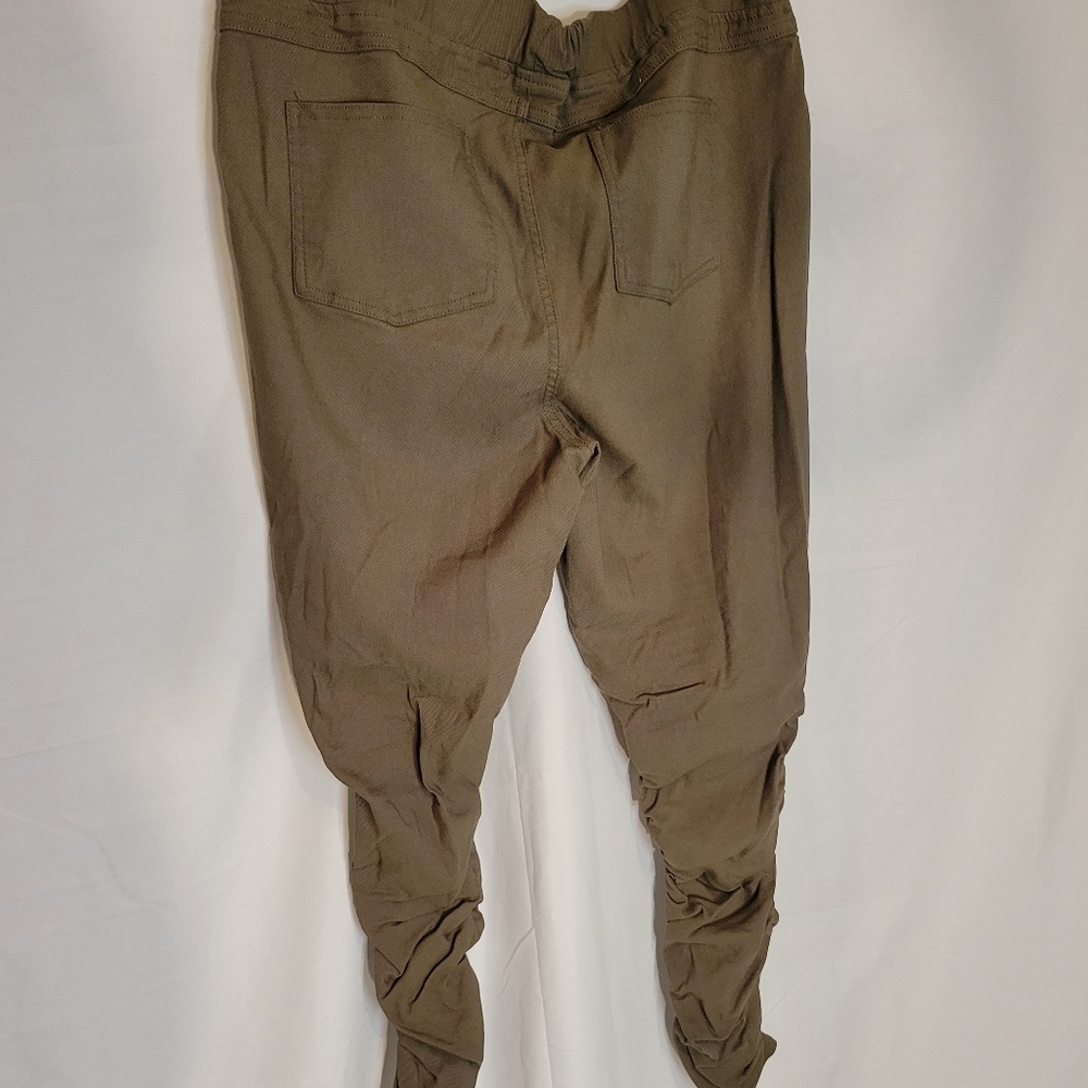 Body by US skinny slacks